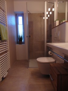 Modernes Dusch-Bad (Appartement)